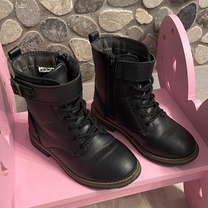 CARTERS-Black booties 🖤🖤SIZE 10 TODDLER